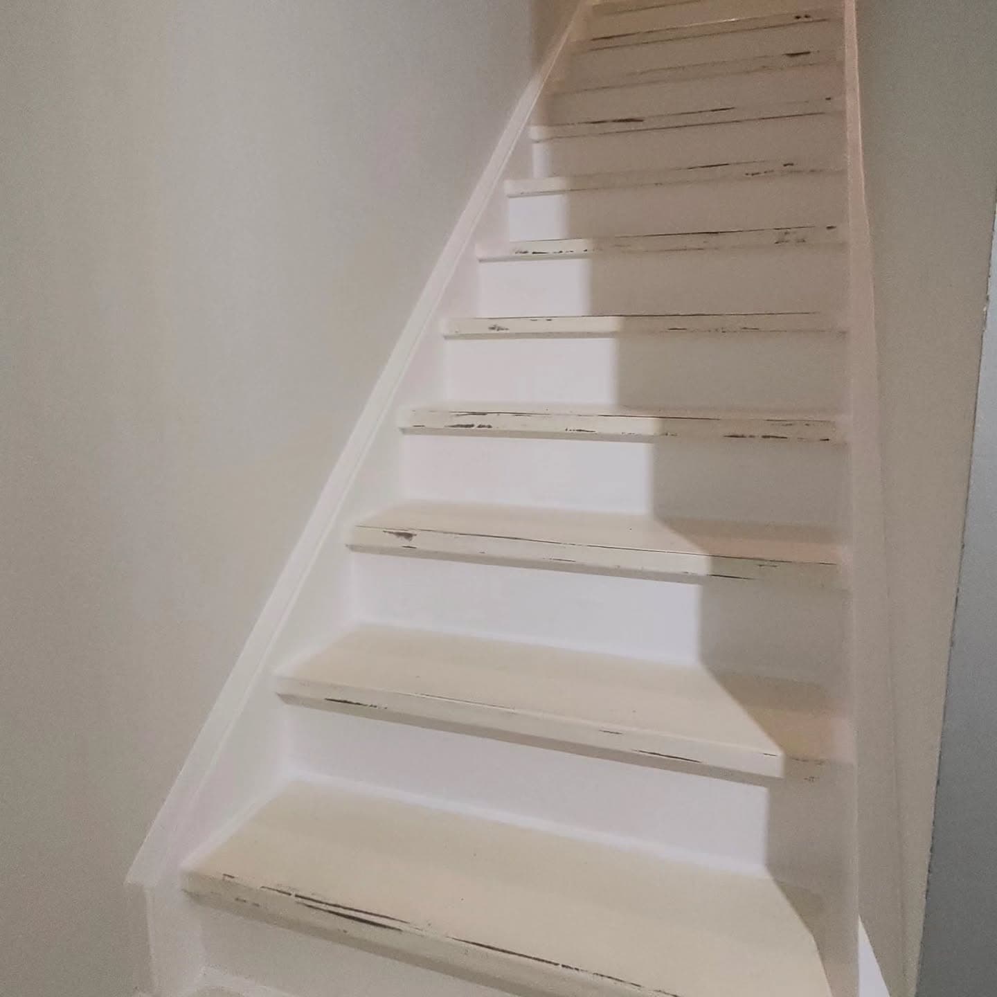 Vue complémentaire de l'escalier avant travaux